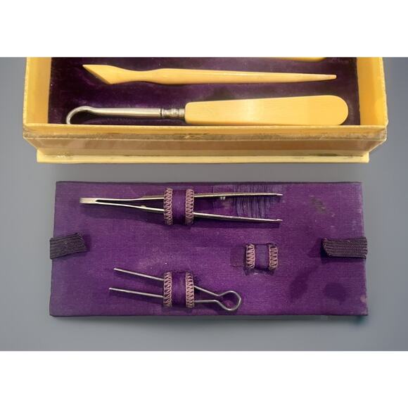VTG Bakelite Manicure Pedicure Set, Case, Tools, Tweezer Widger Pick Celluloid - Picture 5 of 11